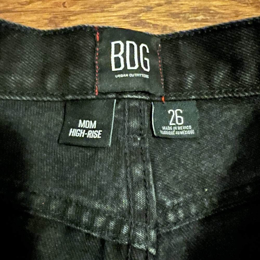 BDG High Rise Mom Short - Picture 4 of 7